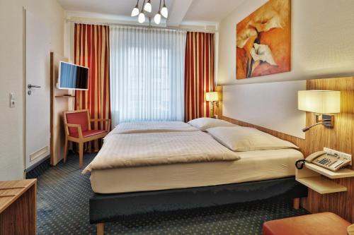 Postel nebo postele na pokoji v ubytování Hotel Trierer Hof