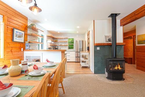 Dapur atau dapur kecil di Wandering Rivers Retreat