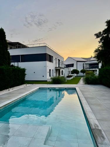 Penthouse Happy Seasons