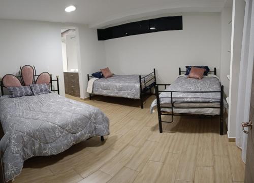 Una cama o camas en una habitación de Casa moderna con excelente vista