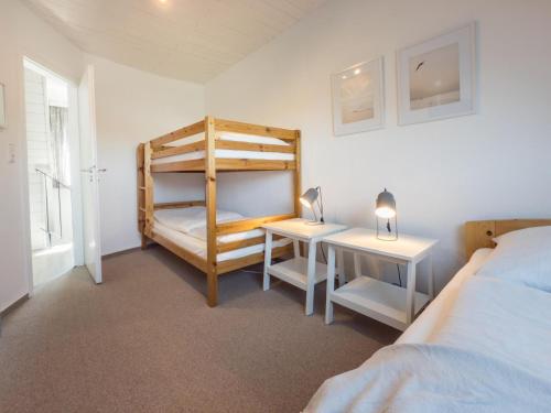 a bedroom with a bunk bed and a desk at Strandwind in Dannau