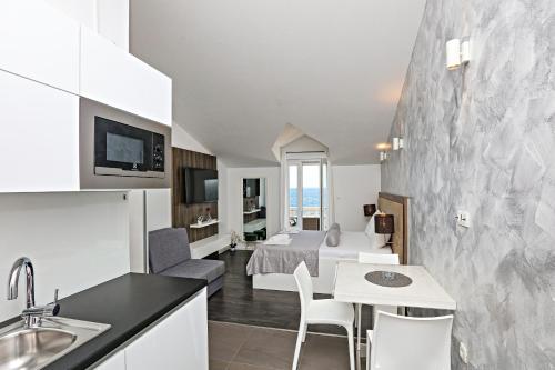 Studio Zecevo Rtic 8366a