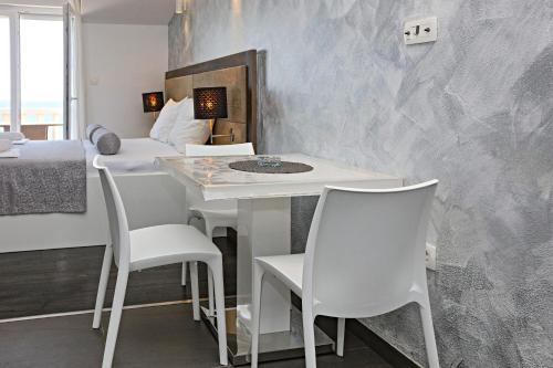 Studio Zecevo Rtic 8366a
