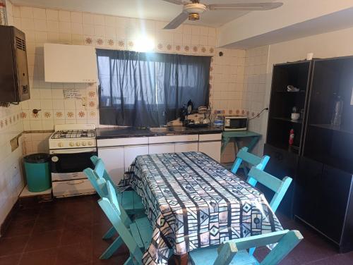 a small kitchen with a table and chairs in it at Tu Hostel Tucuman in San Miguel de Tucumán