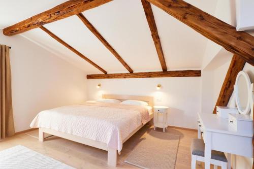 a bedroom with a bed and a desk at Family friendly house with a swimming pool Karlovac - 22371 in Karlovac