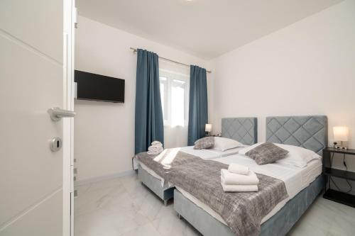 Apartments with parking space Mastrinka, Ciovo - 24727