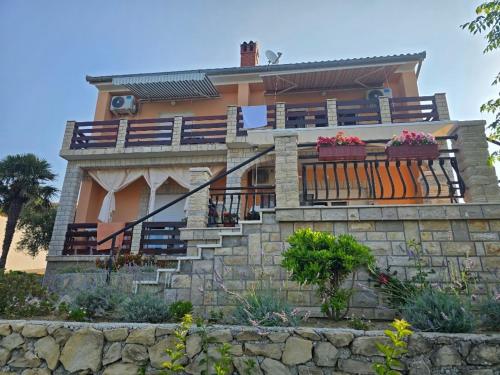 Apartments with parking space Palit, Rab - 24756