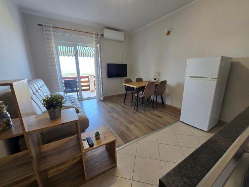 Apartments with parking space Palit, Rab - 24756