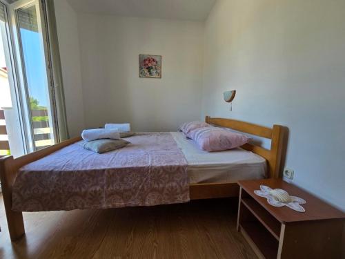 Apartments with parking space Palit, Rab - 24756