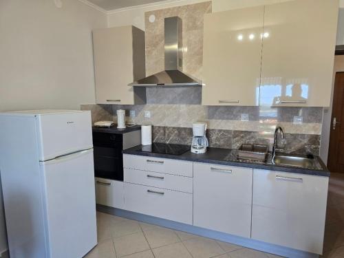 Apartments with parking space Palit, Rab - 24756