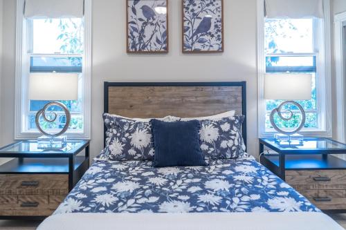 Ένα ή περισσότερα κρεβάτια σε δωμάτιο στο Escape to Luxury Newport Coast Pelican Gated Home