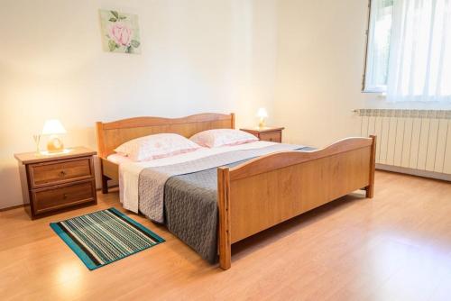 Apartments with parking space Rovinj - 24730