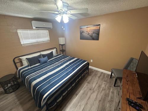 a bedroom with a bed and a ceiling fan at Restful hangout in Bullhead City