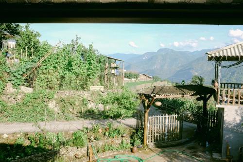 Pemandangan gunung umum atau pemandangan gunung yang diambil dari lodge
