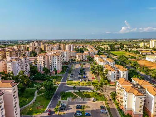 Nespecifikovaný výhled na destinaci Belas nebo výhled na město při pohledu z apartmánu