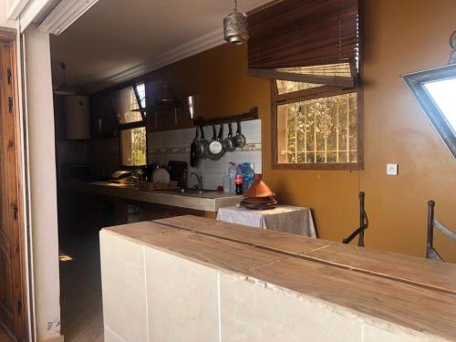 Dapur atau dapur kecil di Maison d hôtes Bungalow Villa Hammam Bien-être et Piscine