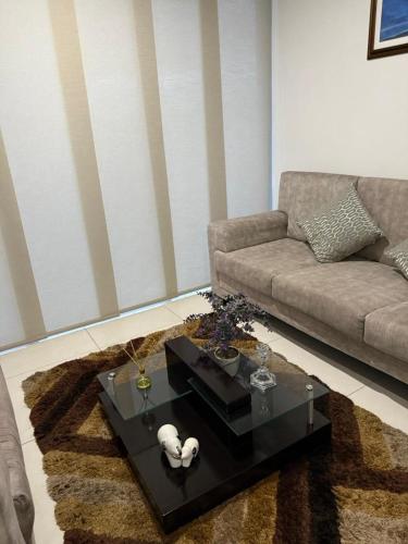 a living room with a couch and a coffee table at El rincón de Tonella Apartamento completo muy equipado in Ibagué