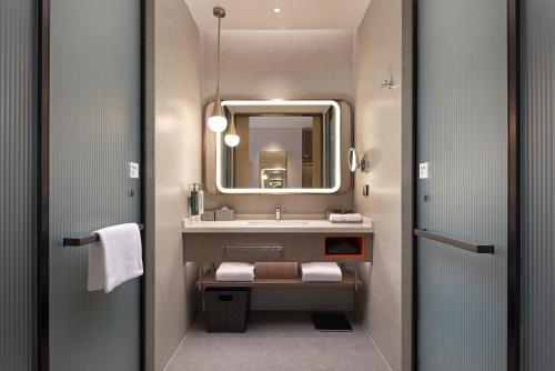 Koupelna v ubytování Home2 Suite by Hilton Nantong Vientiane City
