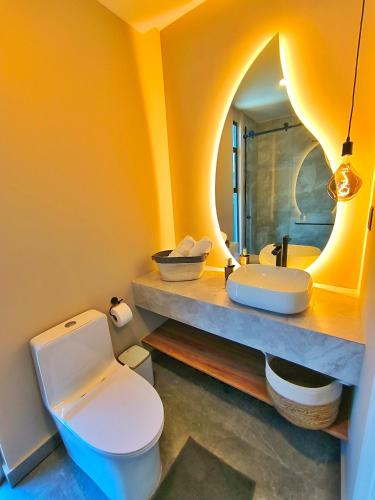 a bathroom with a toilet and a sink at Republica del Salvador Coliving Ecuador XOE in Quito