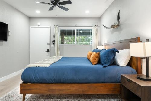 a bedroom with a blue bed with a ceiling fan at The Moro | Sequoia Motel RM3 in Three Rivers