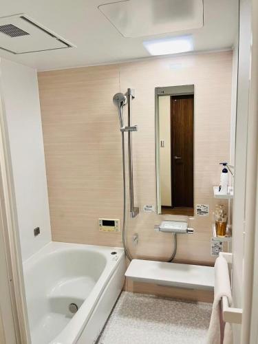 a bathroom with a large tub and a sink at Arashi - Ikebukuro 10 min Shinjuku 20 min in Tokyo
