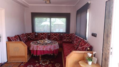 Χώρος καθιστικού στο Villa Dayet Roumi House