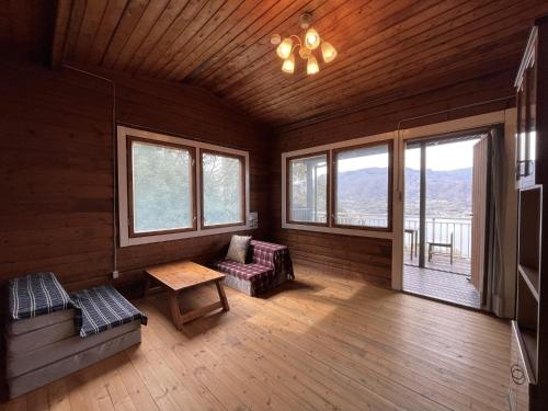 The Little Cabin in Shodoshima -小豆島 山小屋 リトルキャビン-