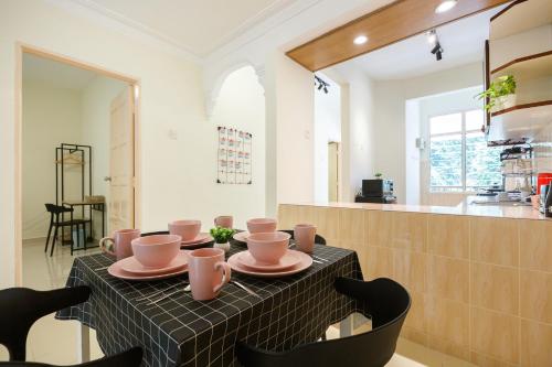 Η κουζίνα ή μικρή κουζίνα στο EEs Paddle House - Homestay 3 min walk to beach