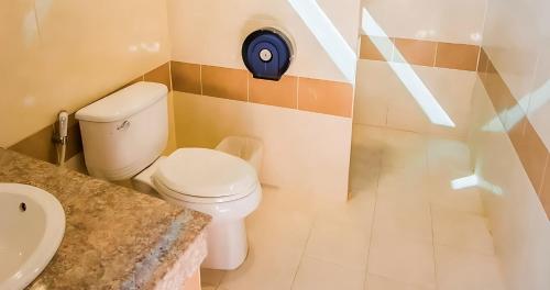 Bilik mandi di Anchalee Garden Hotel