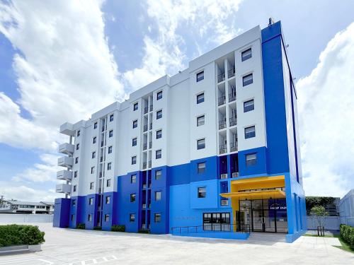 a large blue and white building with a sky at HOP INN Saraburi in Sara Buri