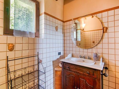 Ένα μπάνιο στο Villa in Borgo Pace with Private Pool
