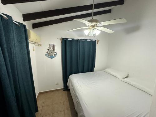 a bedroom with a bed and a ceiling fan at Casa Kiki in Omoa