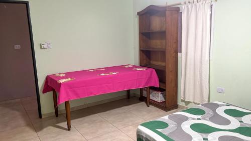 a room with a table with a pink sheet on it at Casita cómoda y de confianza in San Fernando del Valle de Catamarca