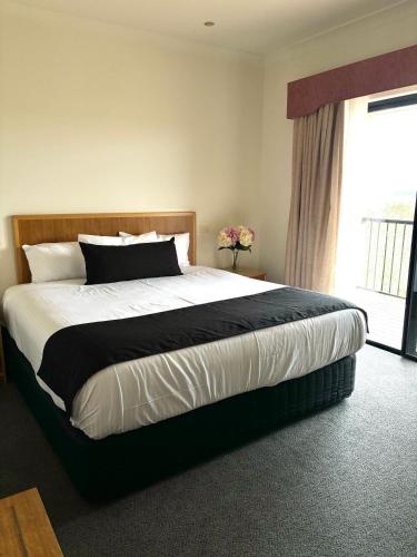 Ένα ή περισσότερα κρεβάτια σε δωμάτιο στο Turners Vineyard Motel