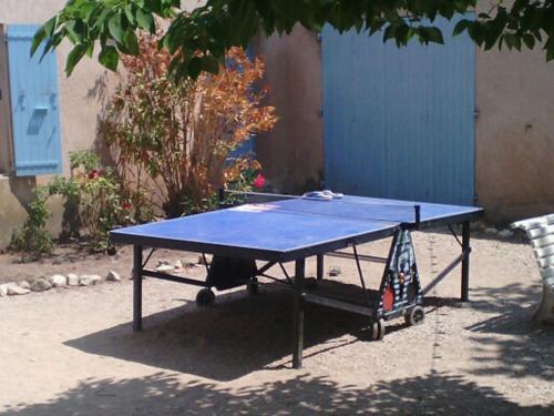 a blue ping pong table sitting in a yard at Mas de Regardebon in Mazan