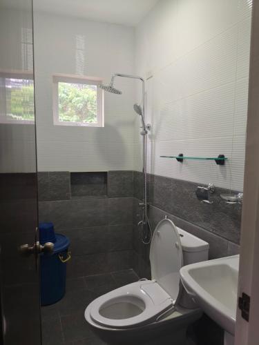 a bathroom with a toilet and a sink at Mabini Guest's House in Mabini