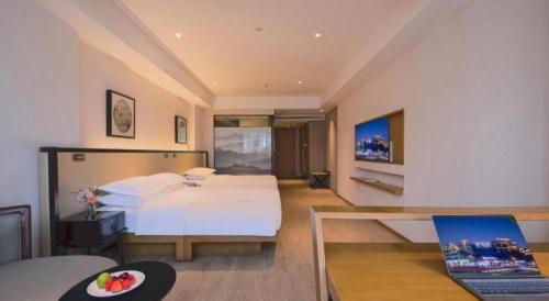 Ένα ή περισσότερα κρεβάτια σε δωμάτιο στο The Hotel V Nanjing Confucius Temple