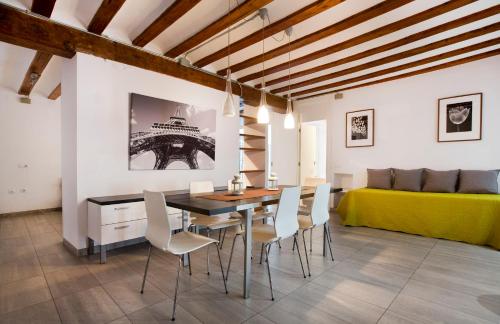 a dining room with a table and chairs and a bed at Total Valencia Elegance in Valencia
