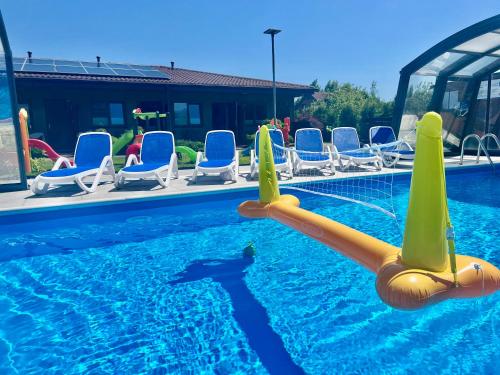 Rajska Mierzeja , SAUNA , JAKUZZI ,BASEN Z PODGRZEWANĄ WODĄ , KLIMATYZACJA-OGRZEWANIE , PLAC ZABAW , ROWERY , TARAS