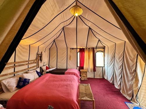 Letto o letti in una camera di Merzouga Luxury Camp