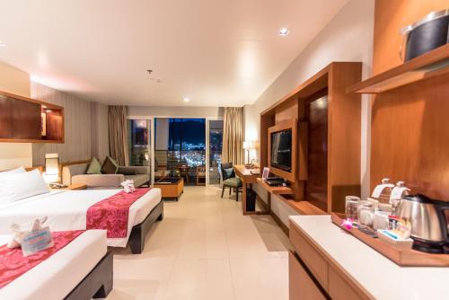 Gallery image of ASHLEE Hub Hotel Patong in Patong Beach