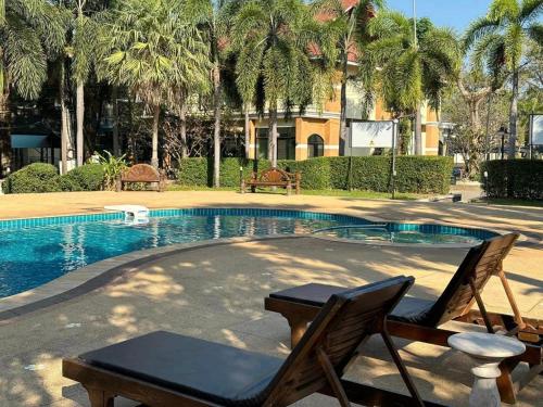 Bazén v ubytování Siam River Resort nebo v jeho okolí