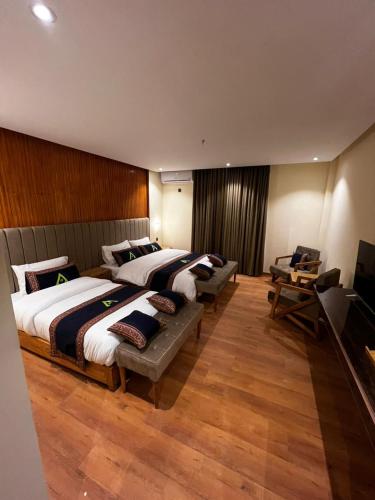 Ein Bett oder Betten in einem Zimmer der Unterkunft Apex Hotels and Resorts Skardu