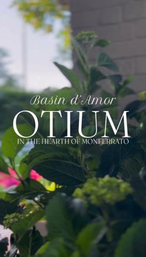 a logo for an autumnum in the heart of monroe at Monferrato Country House Basin dAmor Casa di campagna in Asti