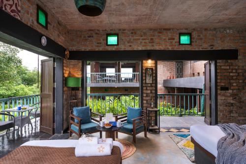 Un balcón o terraza en SaffronStays Jharokha
