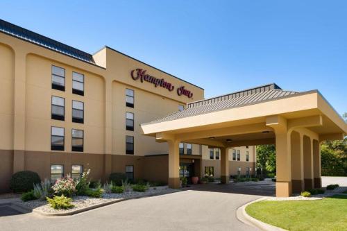 a rendering of a hotel with agiving inn at Hampton Inn Mt. Vernon in Webster Hill Estates