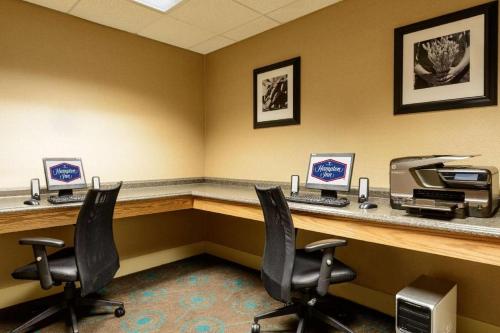 an office with a desk with a printer and chairs at Hampton Inn Mt. Vernon in Webster Hill Estates