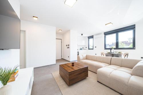 Zagreb 184 - 2 Bedrooms - Parking - Balcony - New - Apartment - Flexible Keybox Entry - Modern - Monthly Rent - WiFi