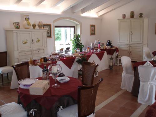 En restaurant eller et andet spisested på B&B Il Giardino di Sicilia