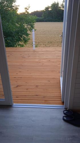 Balkón nebo terasa v ubytování Maringotka u Lesa